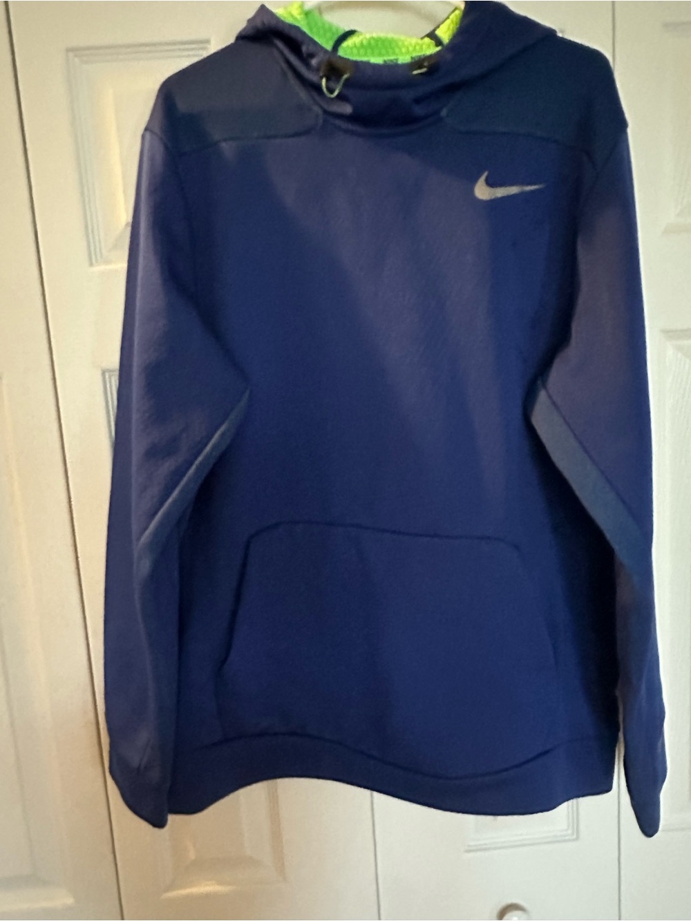 XL LIKE NEW Nike Men's Blue Hoodie with Neon Green Lining.  therma-fit